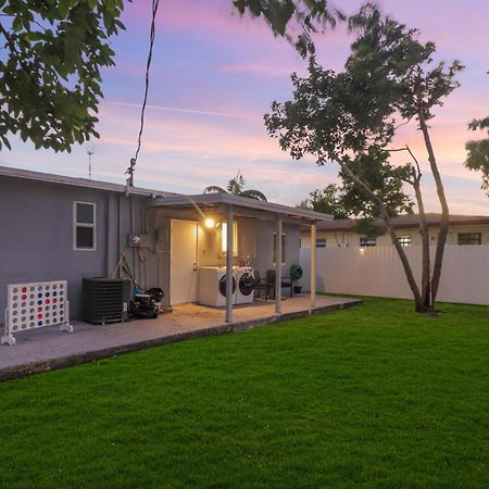Spacious And Luxurious Home Centrally Located Between Miami And Ft. Lauderdale Miramar Eksteriør bilde