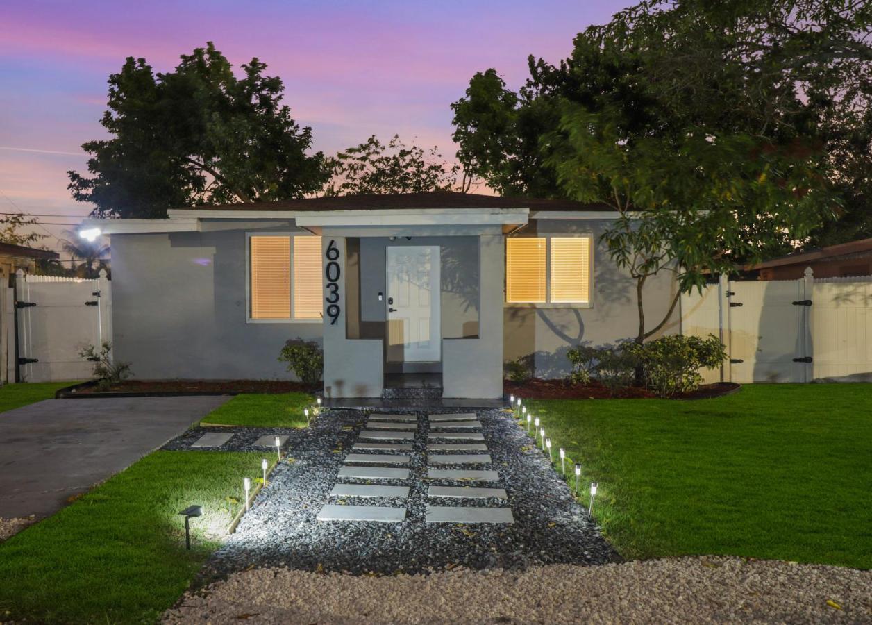 Spacious And Luxurious Home Centrally Located Between Miami And Ft. Lauderdale Miramar Eksteriør bilde