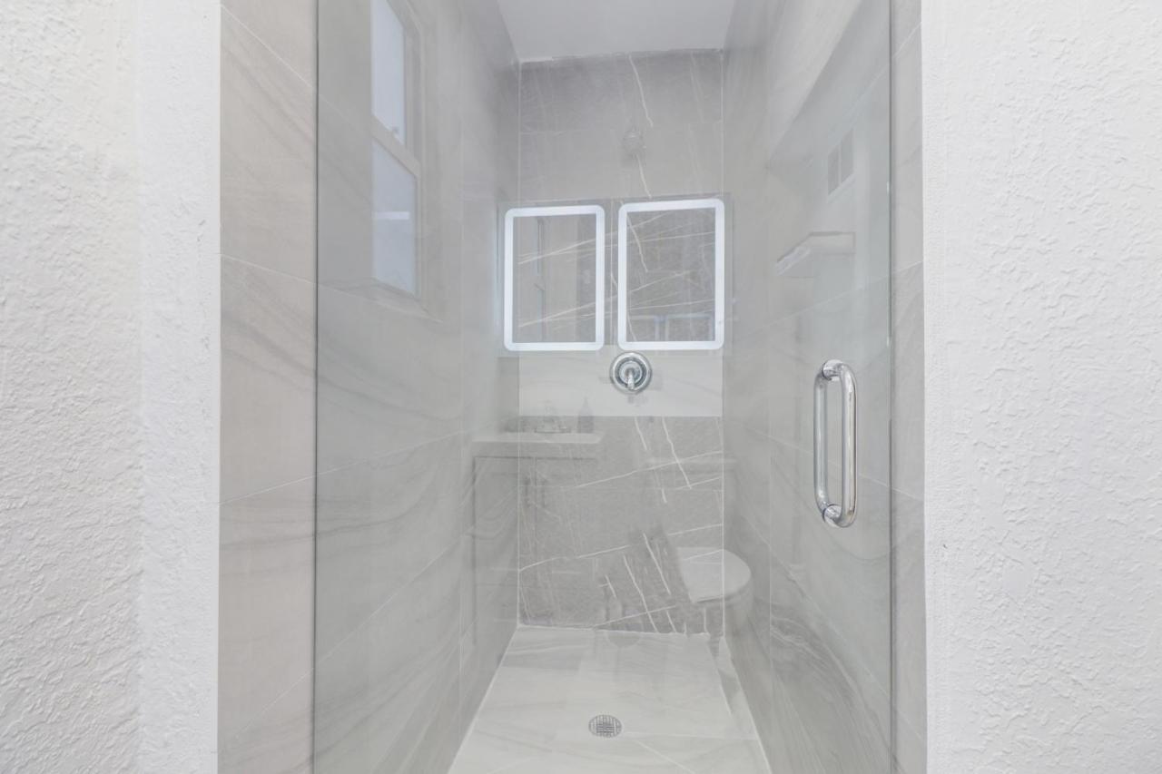 Spacious And Luxurious Home Centrally Located Between Miami And Ft. Lauderdale Miramar Eksteriør bilde