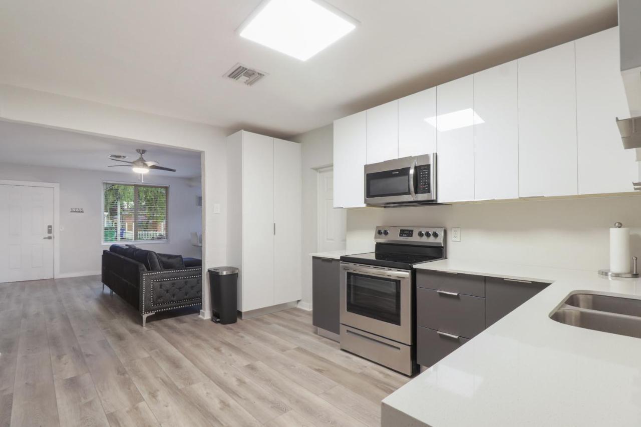 Spacious And Luxurious Home Centrally Located Between Miami And Ft. Lauderdale Miramar Eksteriør bilde