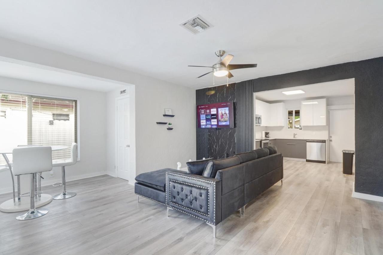 Spacious And Luxurious Home Centrally Located Between Miami And Ft. Lauderdale Miramar Eksteriør bilde