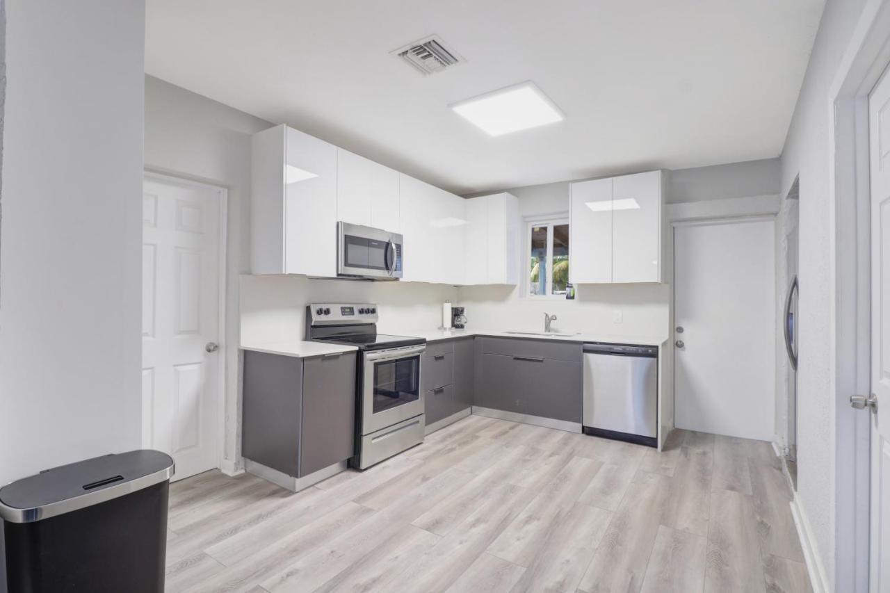 Spacious And Luxurious Home Centrally Located Between Miami And Ft. Lauderdale Miramar Eksteriør bilde