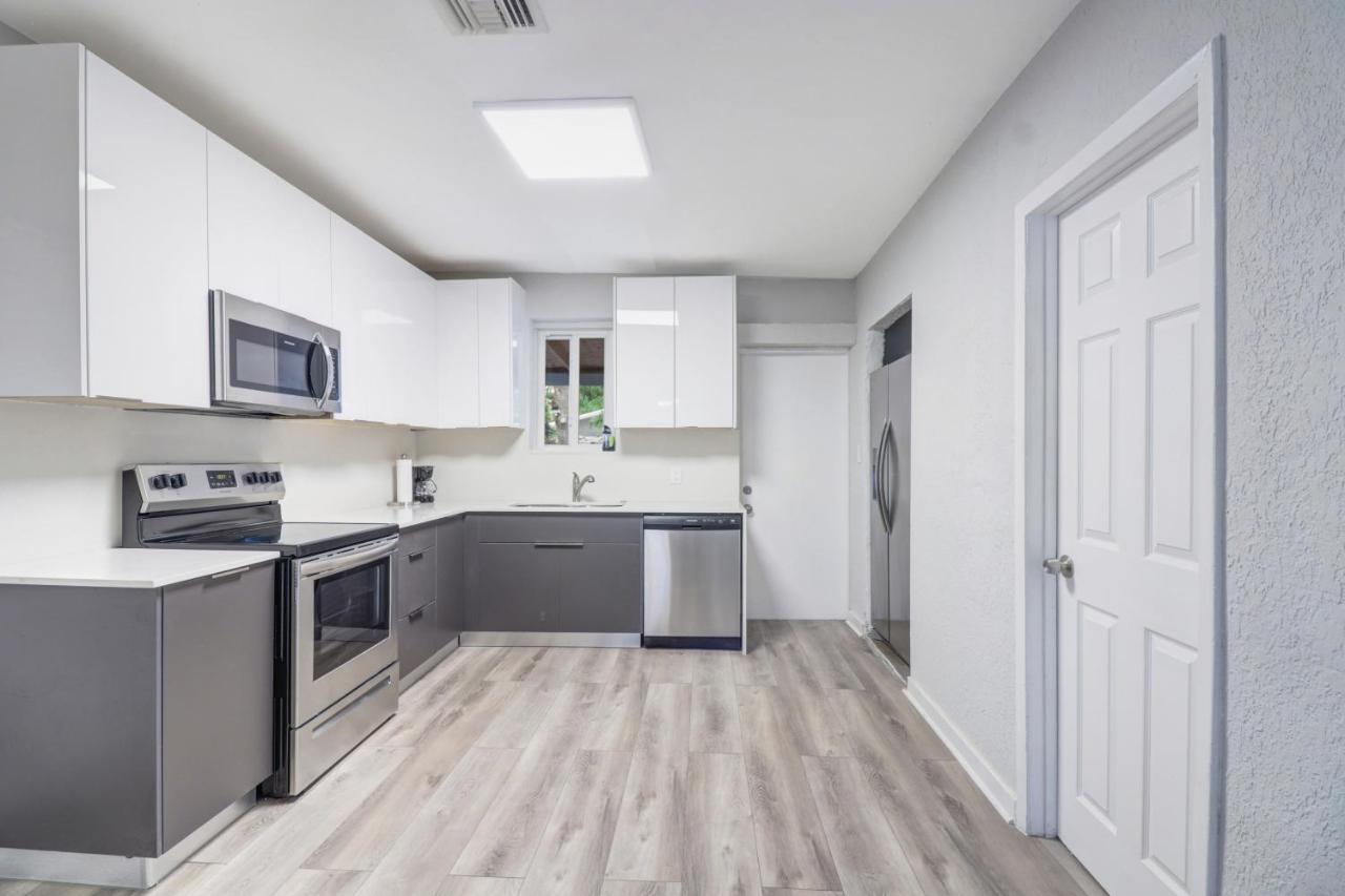 Spacious And Luxurious Home Centrally Located Between Miami And Ft. Lauderdale Miramar Eksteriør bilde