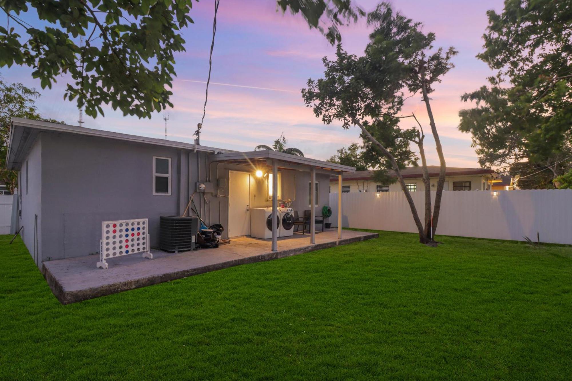 Spacious And Luxurious Home Centrally Located Between Miami And Ft. Lauderdale Miramar Eksteriør bilde